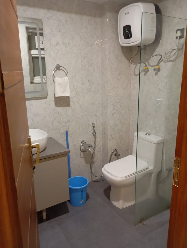 Bathroom, sector 52 3 Bedroom 300 Sq.Yd. Builder Floor In Sector 52 Gurgaon 8670528