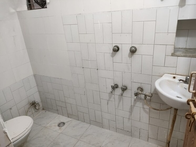Bathroom, gomti nagar 2 Bedroom 1000 Sq.Ft. Independent House In Gomti Nagar Lucknow 8670524