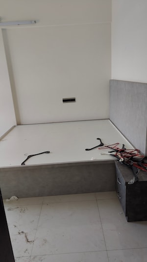 Furnished Amenities in 2 BHK Apartment at Nyati Evolve 1, Magarpatta City – for Sale