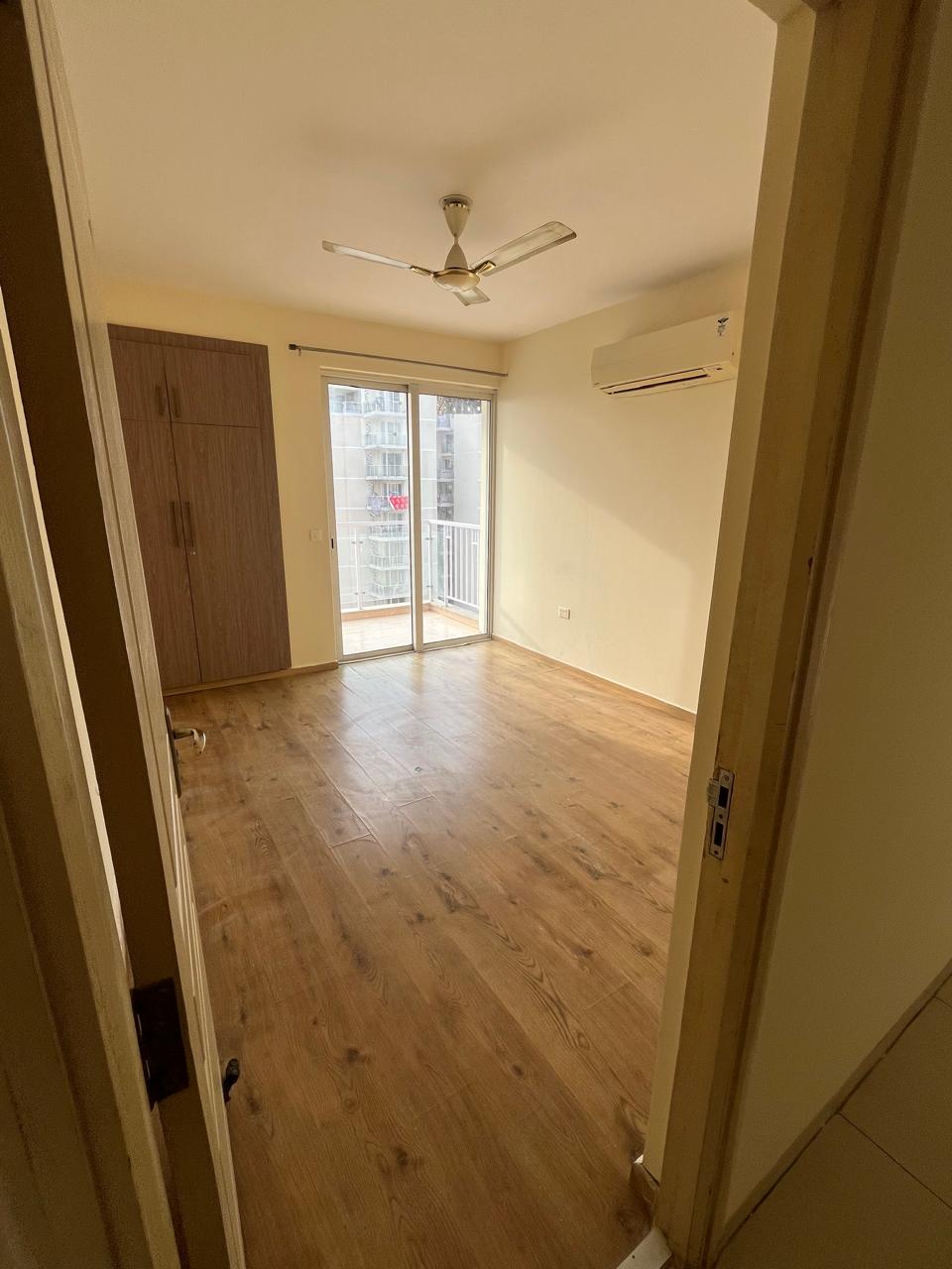 2 BHK + Servant Room Apartment For Rent in Experion The Heart Song