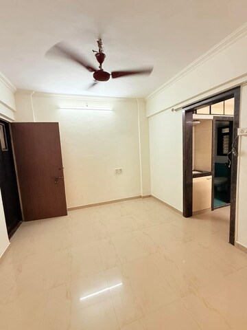 Room in 1 BHK Apartment at Andheri West – for Rent