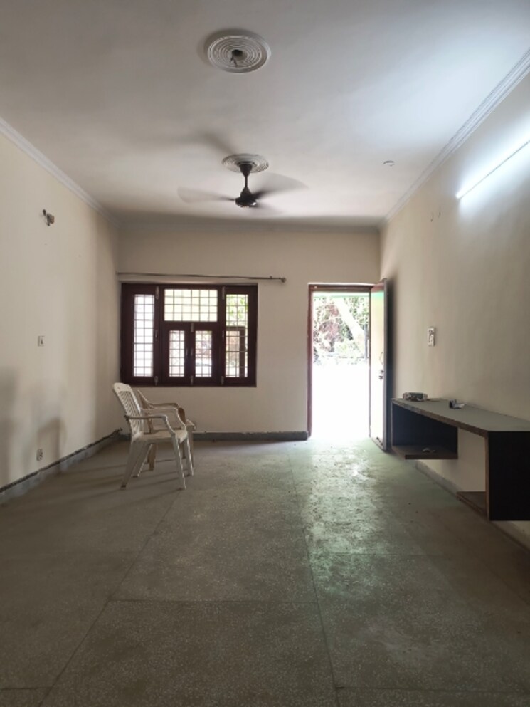 Room, sarita vihar 2.5 Bedroom 1100 Sq.Ft. Apartment In Sarita Vihar Delhi 8670589
