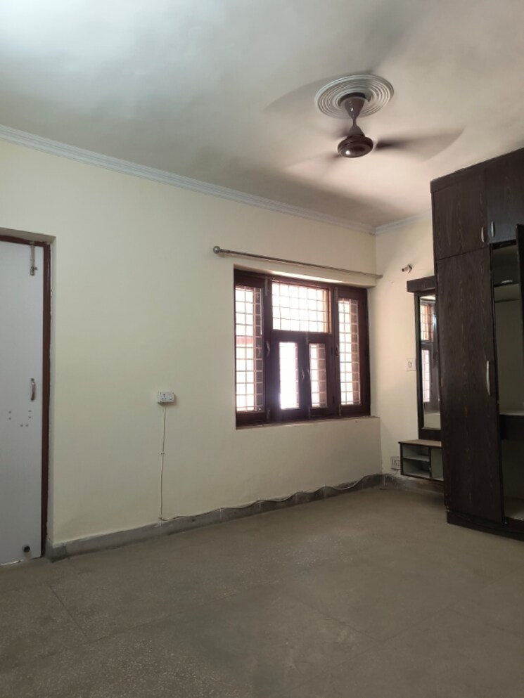 Room, sarita vihar 2.5 Bedroom 1100 Sq.Ft. Apartment In Sarita Vihar Delhi 8670589