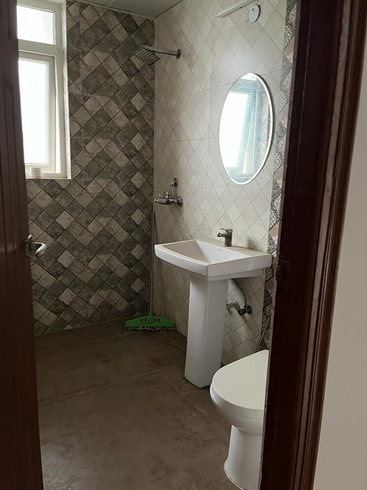 Bathroom, urbtech-hilston 3 Bedroom 1650 Sq.Ft. Apartment In Sector 79 Noida 8670554