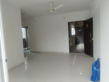 Room in 2 BHK Apartment at Mantra 29 Gold Coast, Tingre Nagar – for Rent