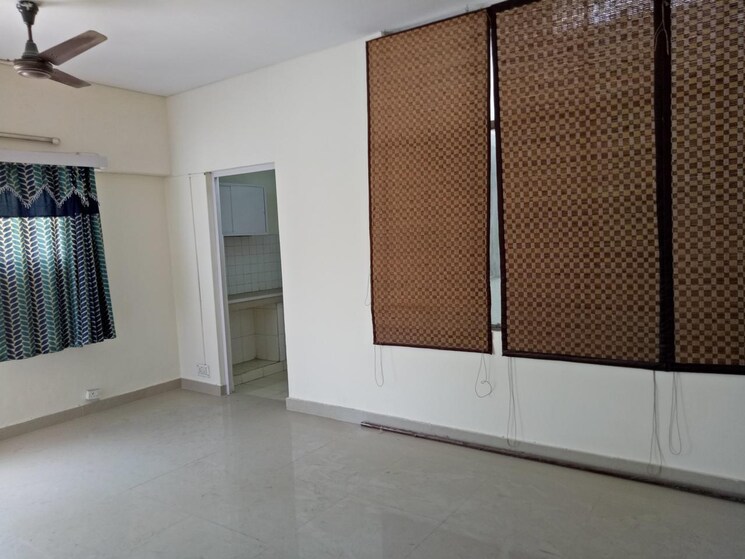Room, greater kailash ii 5 Bedroom 300 Sq.Yd. Builder Floor In Greater Kailash ii Delhi 8670608