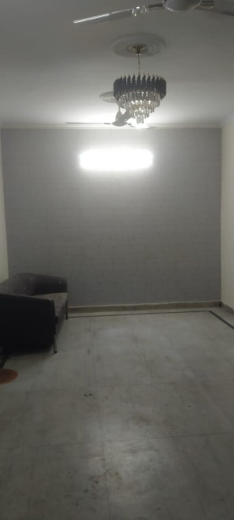 Room, sector 46 3 Bedroom 110 Sq.Yd. Builder Floor In Sector 46 Gurgaon 8670610