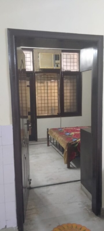 Room in 3 BHK Builder Floor at Sector 46 – for Rent