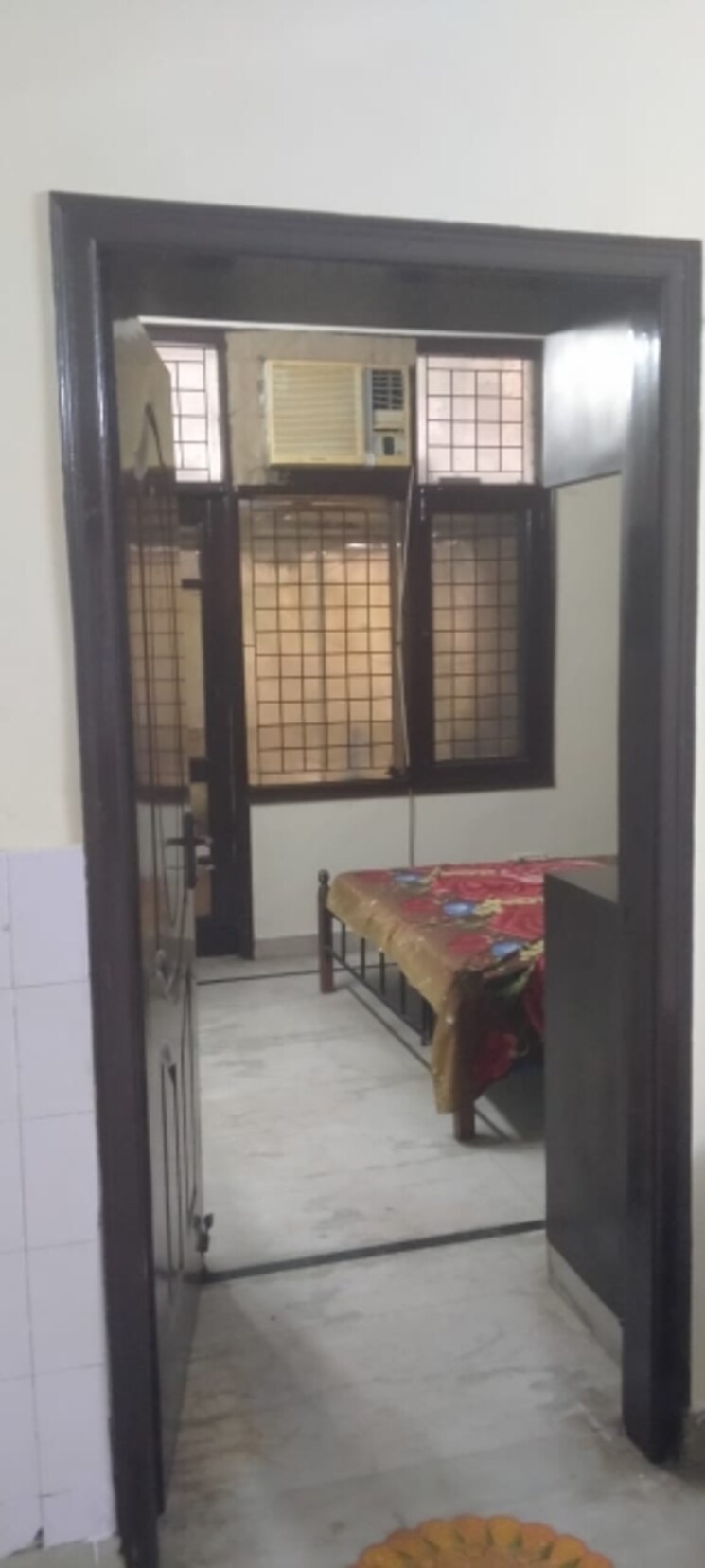 Room, sector 46 3 Bedroom 110 Sq.Yd. Builder Floor In Sector 46 Gurgaon 8670610