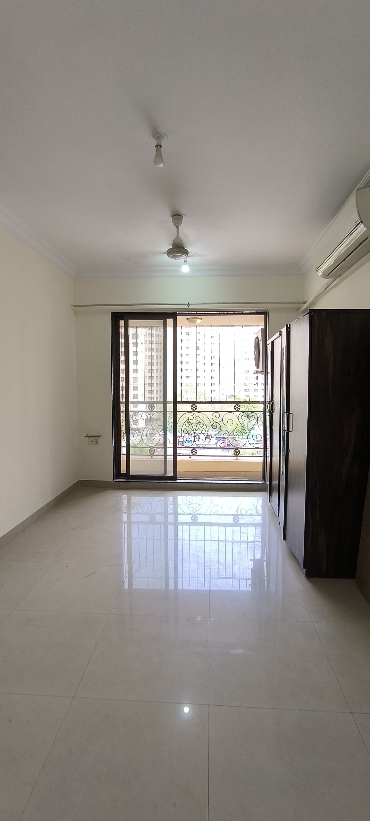 2 BHK + Pooja Room,Servant Room Apartment For Rent in Lake Florence