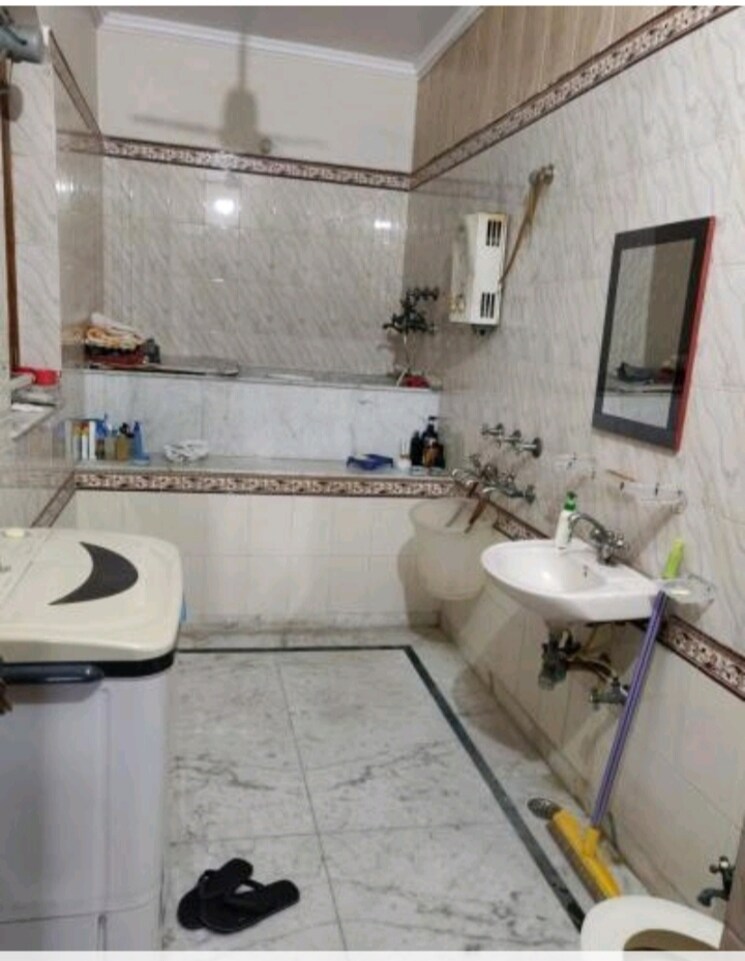 Bathroom, sector 16 3 Bedroom 160 Sq.Yd. Independent House In Sector 16 Faridabad 8670622