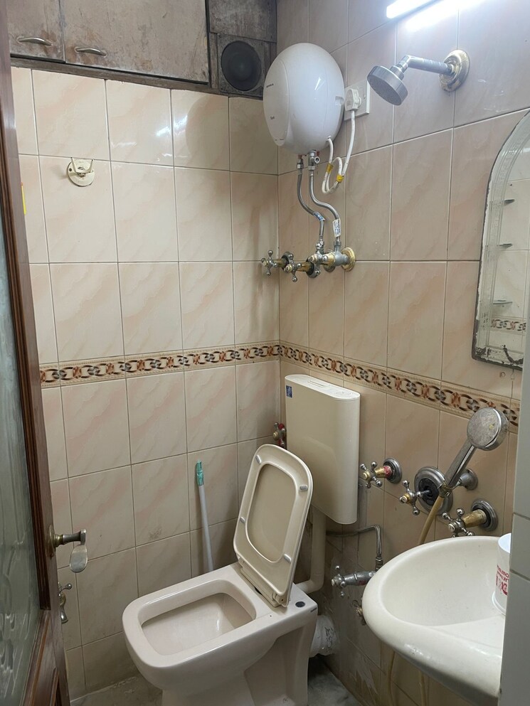 Bathroom, heera-panna-apartment 1 Bedroom 600 Sq.Ft. Apartment In Tardeo Mumbai 8670648