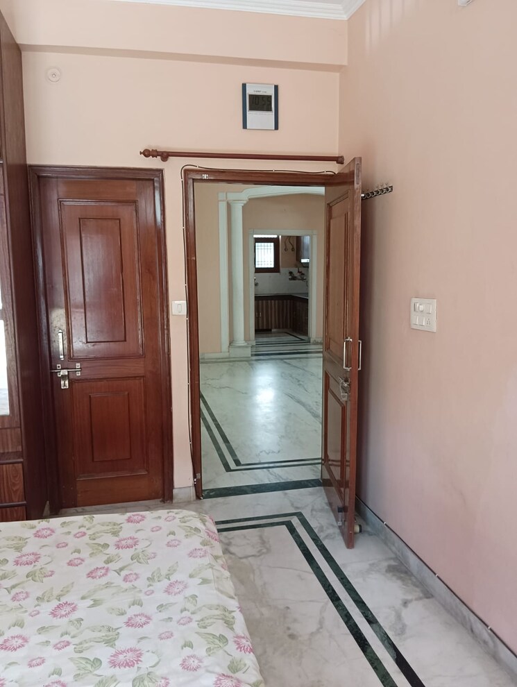 Room, sector 46 3 Bedroom 250 Sq.Yd. Builder Floor In Sector 46 Gurgaon 8670733