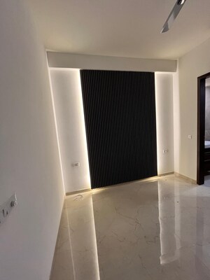 Furnished Amenities in 3 BHK Apartment at Smart World Orchard, Sector 61 – for Sale