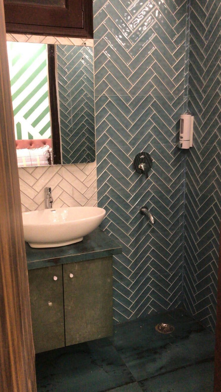 Bathroom, harit-vihar-rwa 2 Bedroom 450 Sq.Ft. Builder Floor In Burari Delhi 8670830