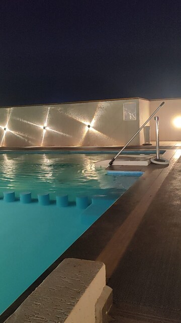 Furnished Amenities in 2 BHK Apartment at Platinum Casa Millennia, Andheri West – for Rent