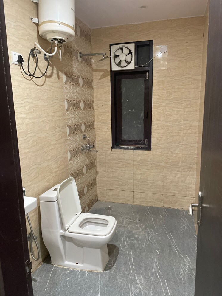 Bathroom, hextax-commune 3 Bedroom 1500 Sq.Ft. Apartment In Golf Course Road Gurgaon 8670896