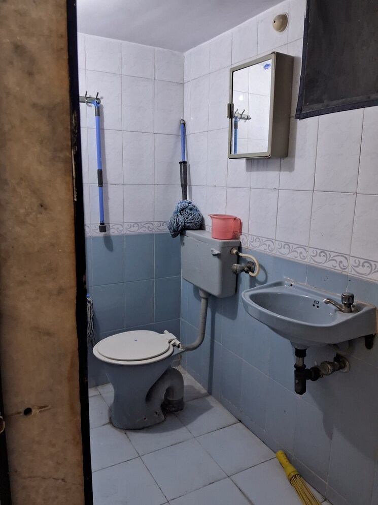 Bathroom, giri-govind-apartment 2 Bedroom 1250 Sq.Ft. Apartment In Kopar Khairane Navi Mumbai 8670880