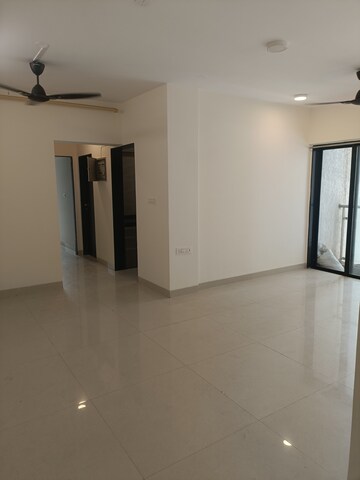 Room in 2 BHK Apartment at Hubtown Hillcrest, Andheri East – for Rent