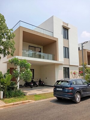 5 BHK Villa – Exterior View View at Kismatpur - for Sale