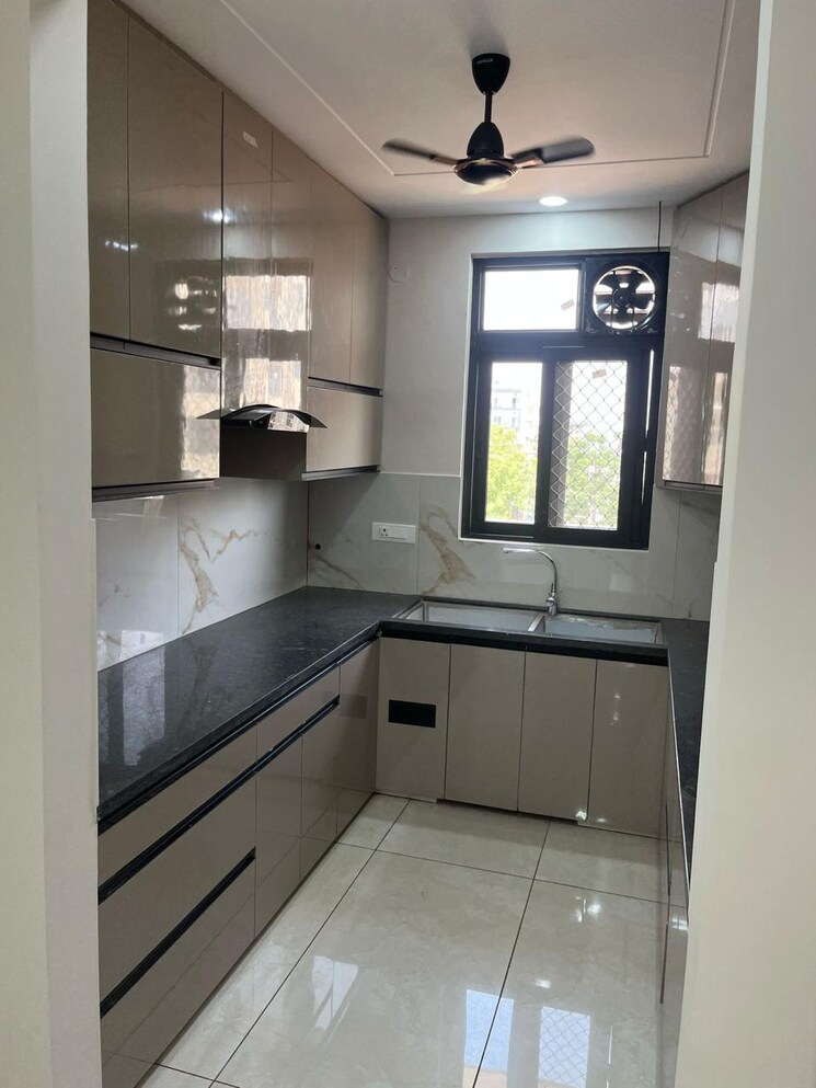 Kitchen, sector 57 3 Bedroom 318 Sq.Yd. Builder Floor In Sector 57 Gurgaon 8670964