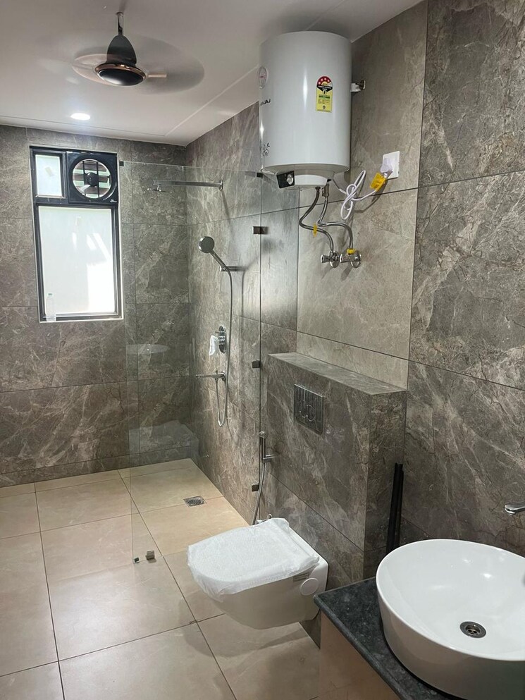 Bathroom, sector 57 3 Bedroom 318 Sq.Yd. Builder Floor In Sector 57 Gurgaon 8670964