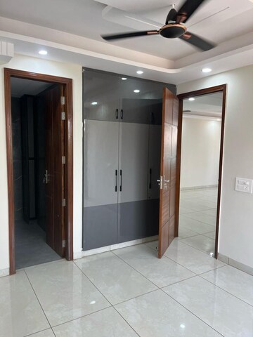 Room in 3 BHK Builder Floor at Sector 57 – for Rent
