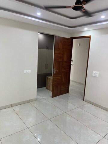 Room in 3 BHK Builder Floor at Sector 57 – for Rent