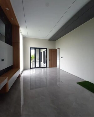 Room in 3 BHK Builder Floor at Sector 33 – for Sale