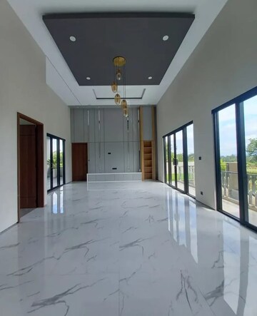 Building Lobby in 3 BHK Builder Floor at Sector 33 – for Sale