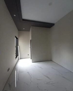 Room in 3 BHK Builder Floor at Sector 33 – for Sale