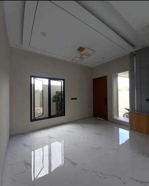 Room in 3 BHK Builder Floor at Sector 33 – for Sale