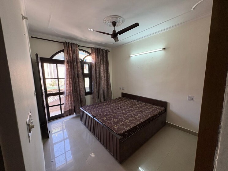 Bedroom, sector 40 2 Bedroom 190 Sq.Yd. Builder Floor In Sector 40 Gurgaon 8671067