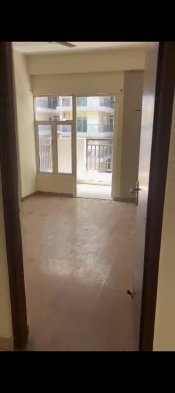 Room in 3 BHK Apartment at SCC Sapphire, Raj Nagar Extension – for Rent