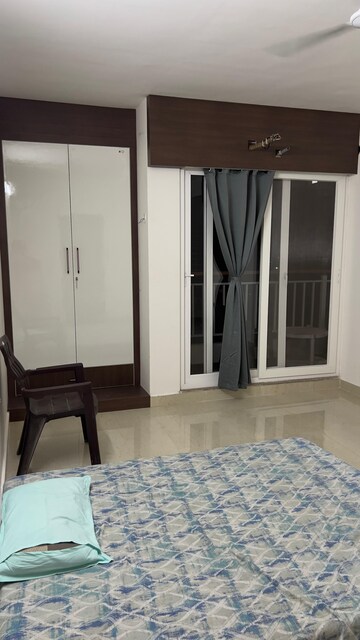 Bedroom in 2 BHK Apartment at Hazratganj – for Rent