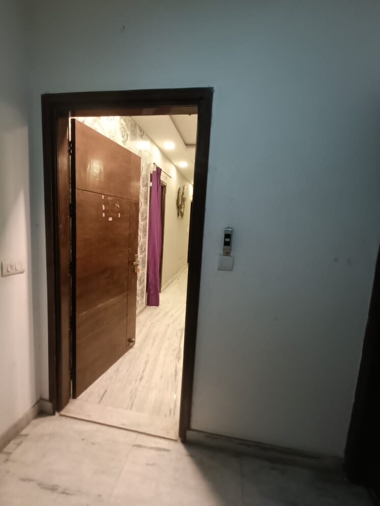 Room, sector 15a 6 Bedroom 2150 Sq.Ft. Independent House In Sector 15a Faridabad 8671088