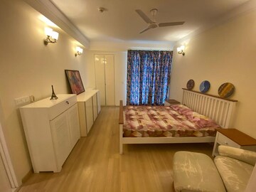Bedroom in 4 BHK Apartment at DLF The Belaire, Sector 54 – for Rent