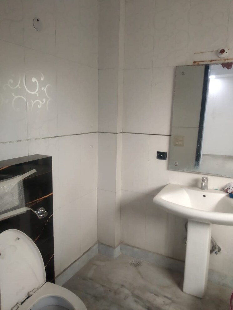 Bathroom, subhash nagar 2 Bedroom 110 Sq.Yd. Builder Floor In Subhash Nagar Delhi 8671140