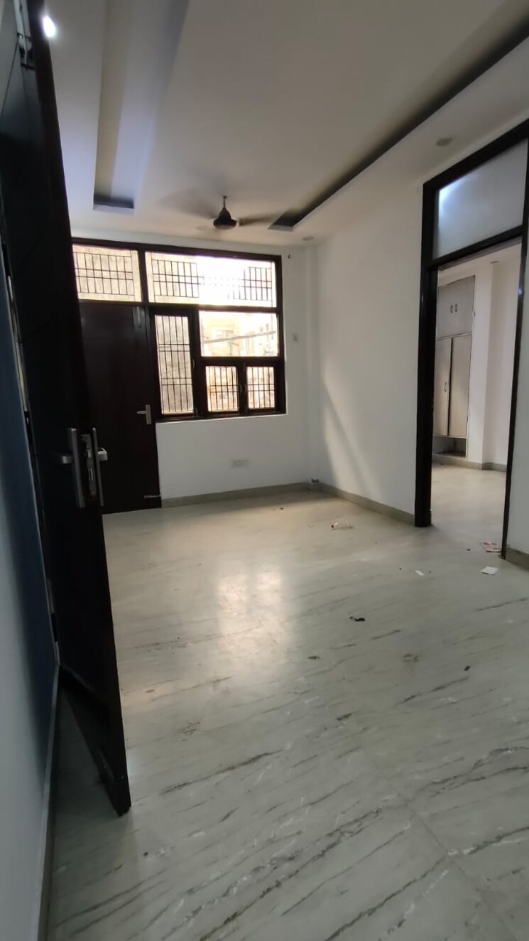 Room, rohini sector 25 3 Bedroom 900 Sq.Ft. Builder Floor In Rohini Sector 25 Delhi 8671152