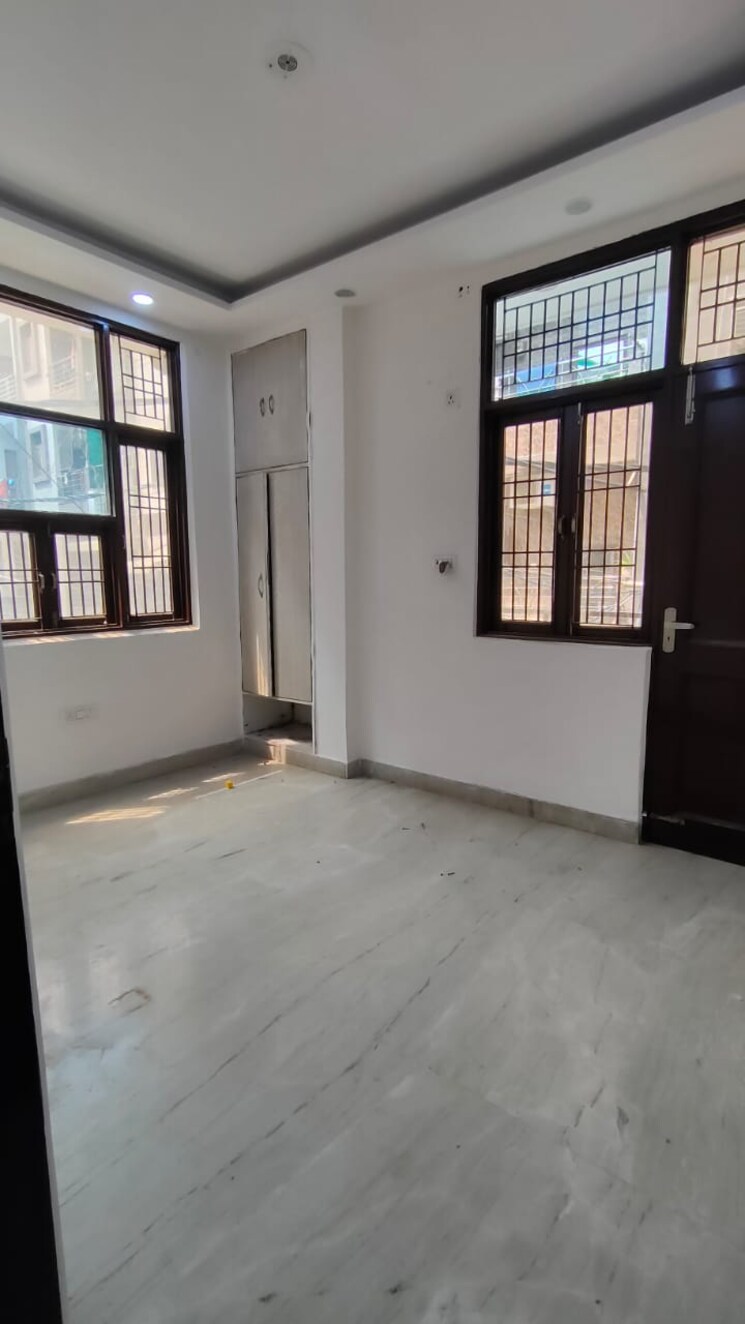 Room, rohini sector 25 3 Bedroom 900 Sq.Ft. Builder Floor In Rohini Sector 25 Delhi 8671152