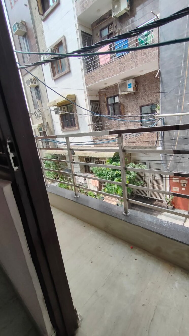Balcony, rohini sector 25 3 Bedroom 900 Sq.Ft. Builder Floor In Rohini Sector 25 Delhi 8671152
