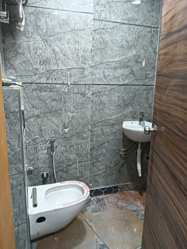 Bathroom, govindpuri 3 Bedroom 900 Sq.Ft. Builder Floor In Govindpuri Delhi 8671165