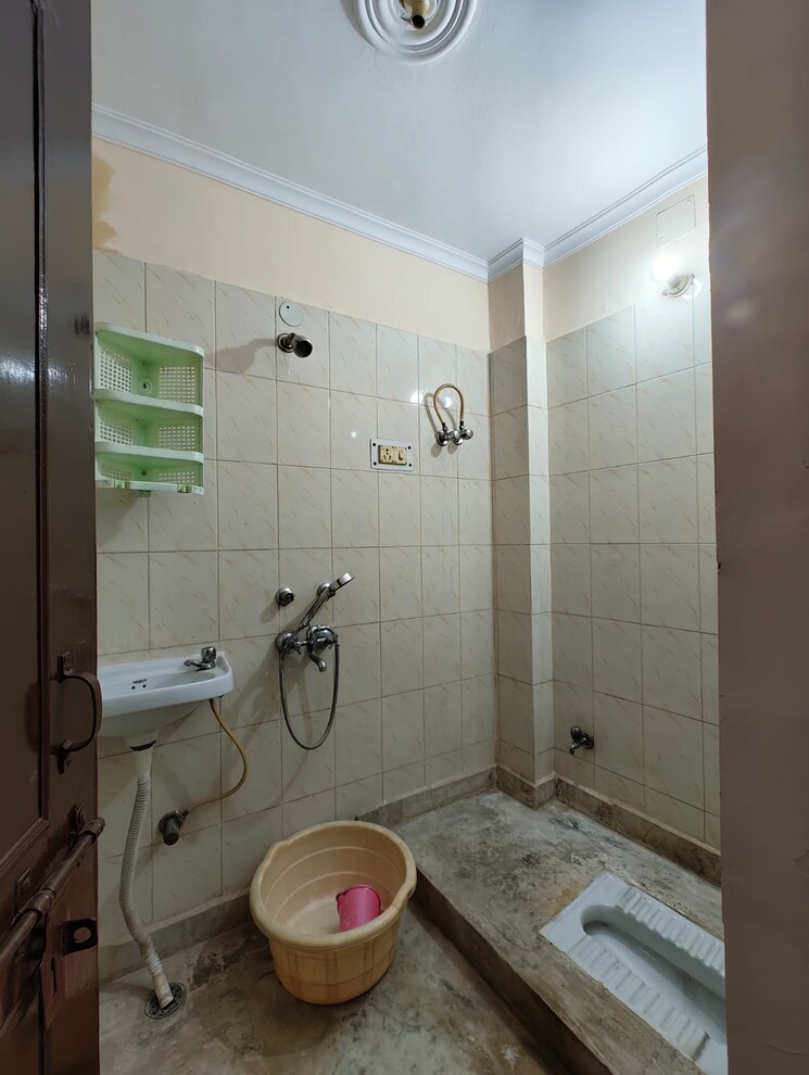 Bathroom, govindpuri 2 Bedroom 650 Sq.Ft. Builder Floor In Govindpuri Delhi 8671176