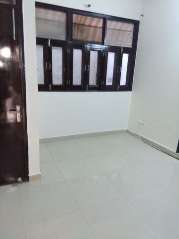 Room in 2 BHK Builder Floor at Rajouri Garden – for Rent