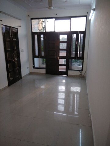 Room in 2 BHK Builder Floor at Rajouri Garden – for Rent