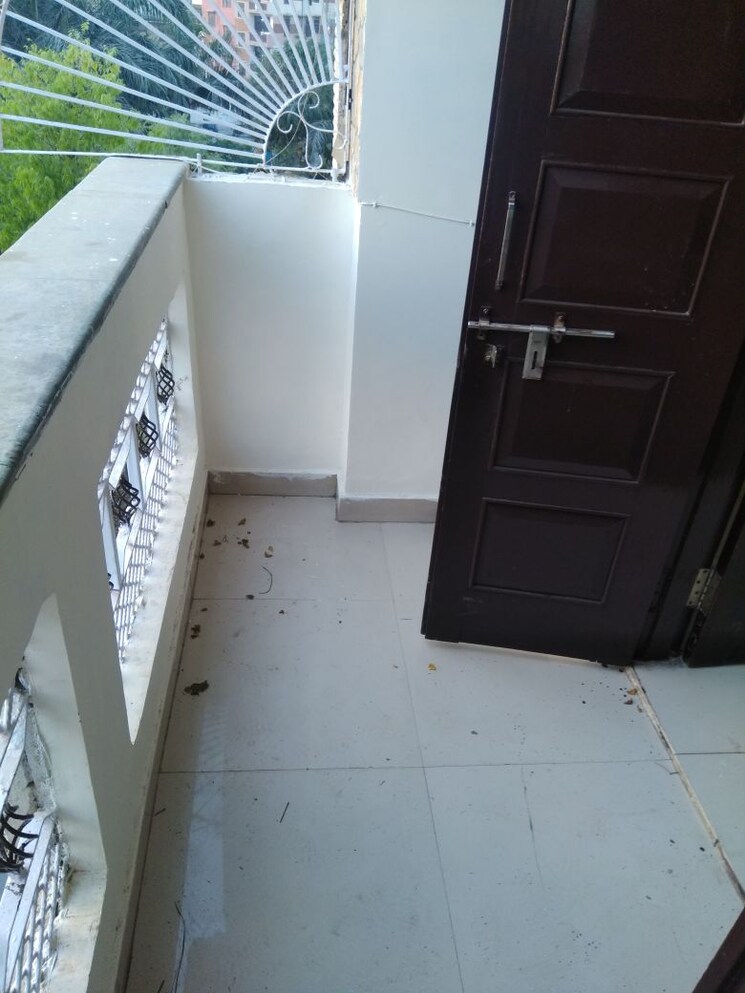 Balcony, rajouri garden 2 Bedroom 160 Sq.Yd. Builder Floor In Rajouri Garden Delhi 8671190