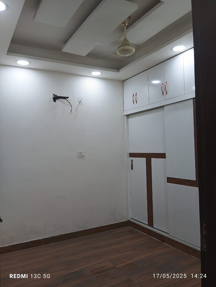 Room, rohini sector 25 3 Bedroom 870 Sq.Ft. Builder Floor In Rohini Sector 25 Delhi 8671209