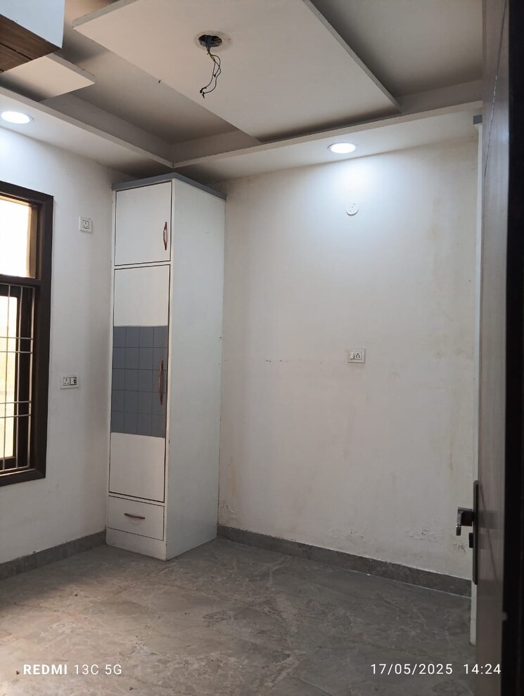 Room, rohini sector 25 3 Bedroom 870 Sq.Ft. Builder Floor In Rohini Sector 25 Delhi 8671209