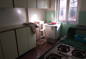 Team Area in 1 BHK Apartment at Colaba Court, Colaba – for Rent