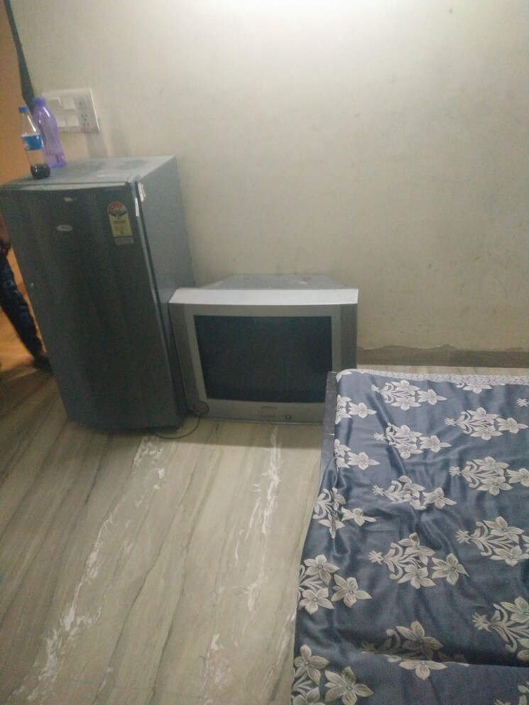 Living Room, tagore garden 1 Bedroom 130 Sq.Yd. Builder Floor In Tagore Garden Delhi 8671297